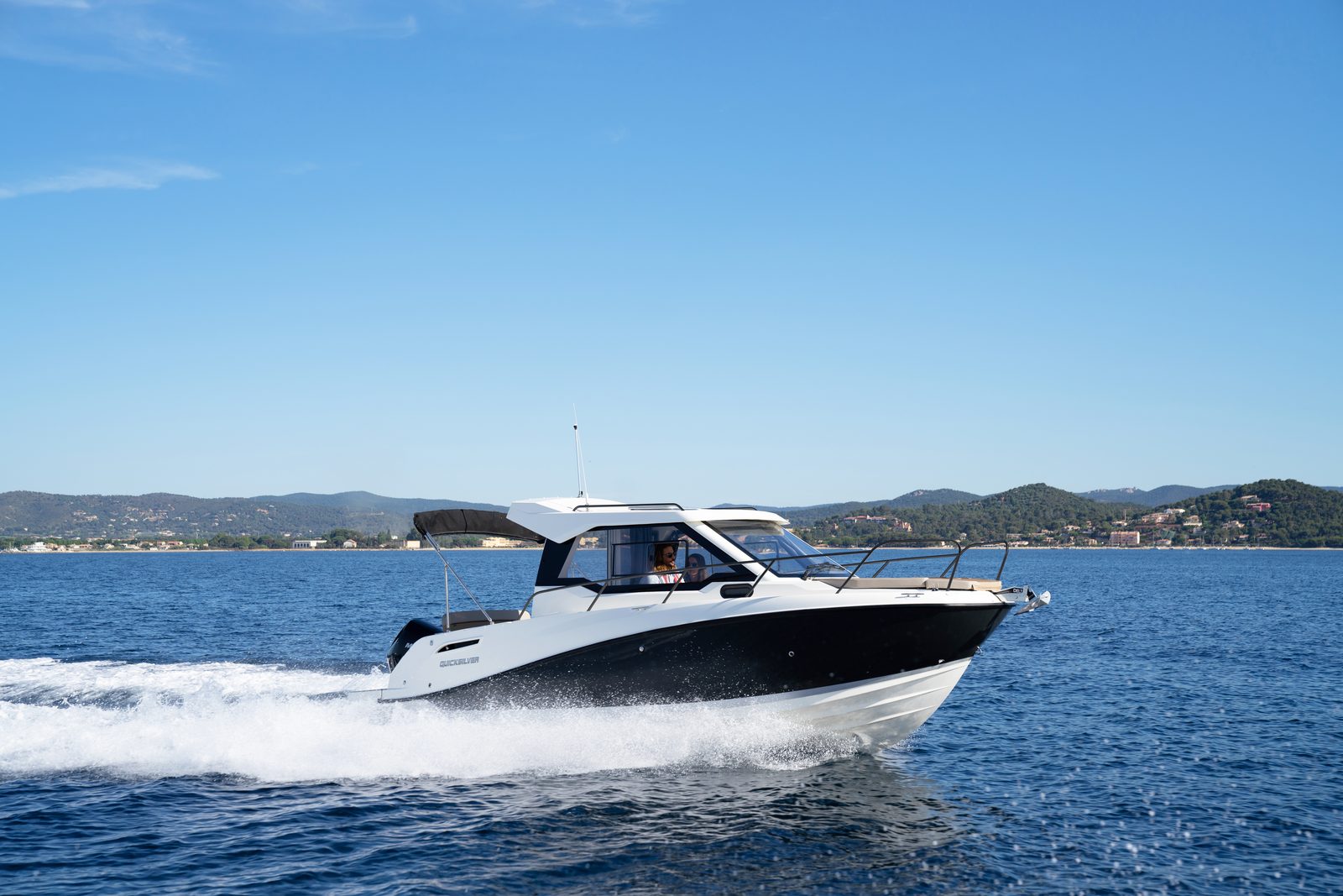 Quicksilver 705 Weekend cabin cruiser