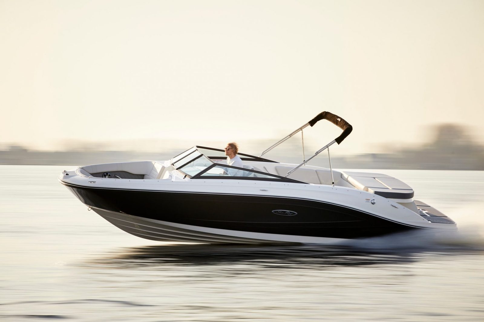SeaRay SPX 230 flagship